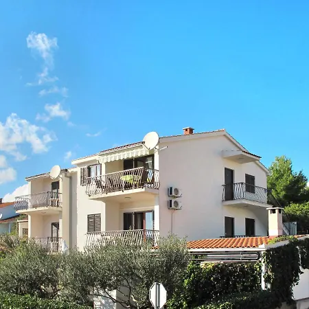 Culic-2 By Interhome トロギール