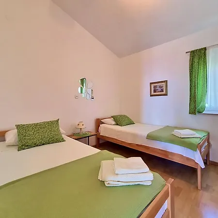 Appartamento Culic-2 By Interhome
