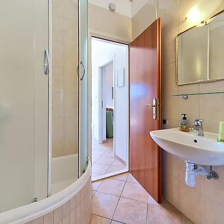 Culic-2 By Interhome شقة تروغير